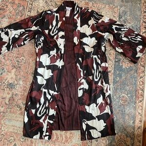 Chico's Women's Satin-like Kimono in Maroon/Brown and White